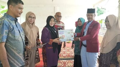 Kaper BKKBN Serahkan Bantuan Alat Produksi Kepada Kelompok UPPKA