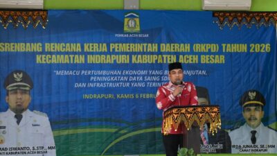Pj Bupati Aceh Besar Muhammad Iswanto, S.STP, MM menyampaikan sambutan dan arahan sekaligus membuka Munsrenbang RKPD Tahun 2026 di Gedung UDKP Kecamatan Indrapuri, Aceh Besar, Kamis (06/02/2025)