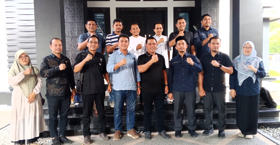 Foto Bersama DPMG Aceh Besar saat Bersilaturrahmi Dengan Syech Muharram (Bupati terpilih Aceh Besar)