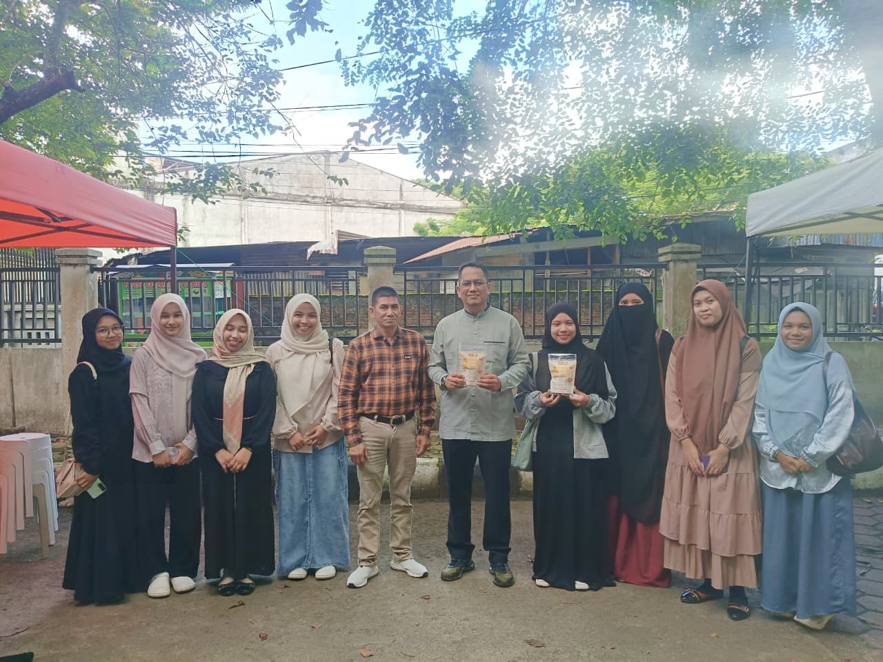 Tim pengembangan produk Saguna Crunch