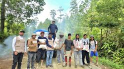 Terjebak Medan Ekstrem, Relawan LLI Tetap Antar Bantuan ke Pelosok